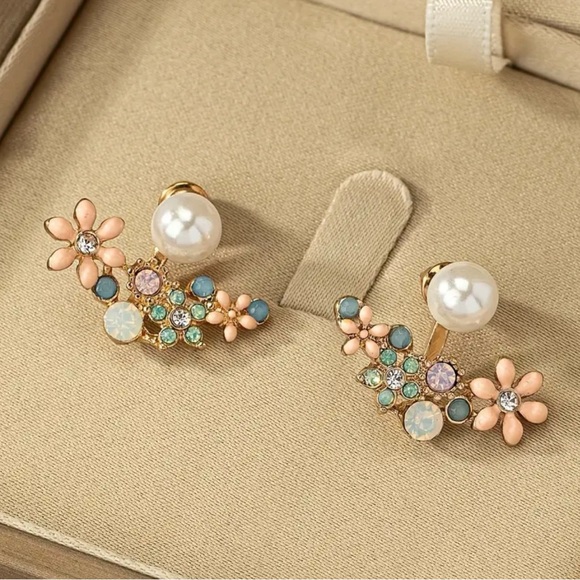New! 14k Gold Plated Floral Rhinestone Faux Pearl Stud Earrings - Picture 5 of 6
